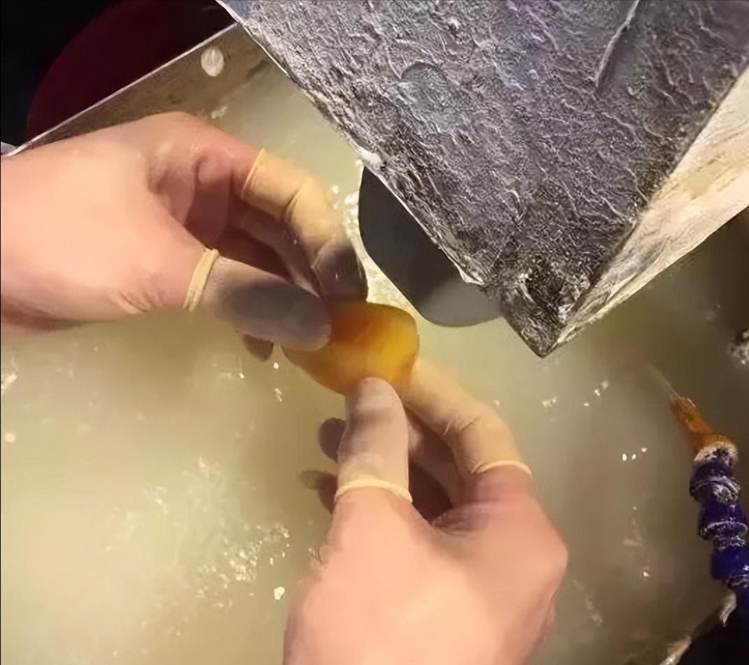 琥珀有冰裂纹和干裂纹怎么办,琥珀为什么会裂