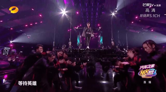 王一博回眸杀蓝湛,王一博跳舞杀马特