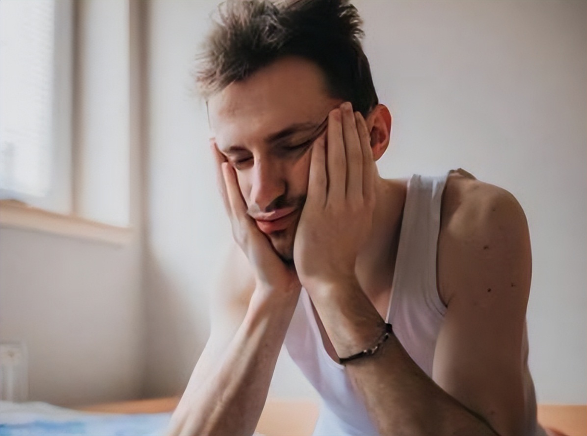 40岁男性毛发变白,40岁男性全身毛发变白是什么原因