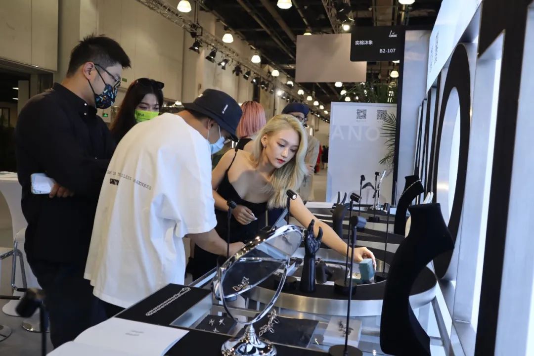 96年富二代,跨界做钻石生意|寻找95后创业者