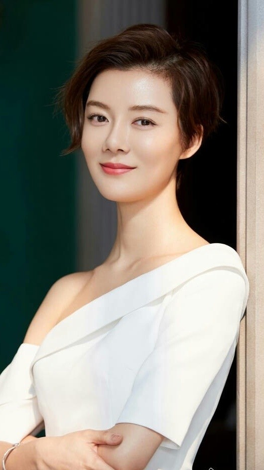 梦想当阔太，却嫁进伪豪门，这5位豪门梦碎的女星像个“笑话”