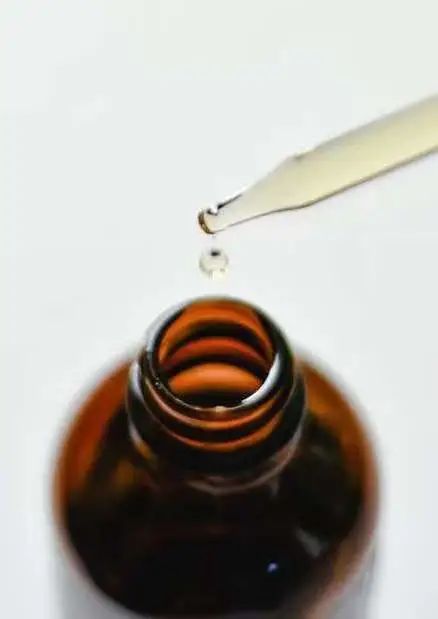 精油芳香疗法的作用是什么,精油调制香水