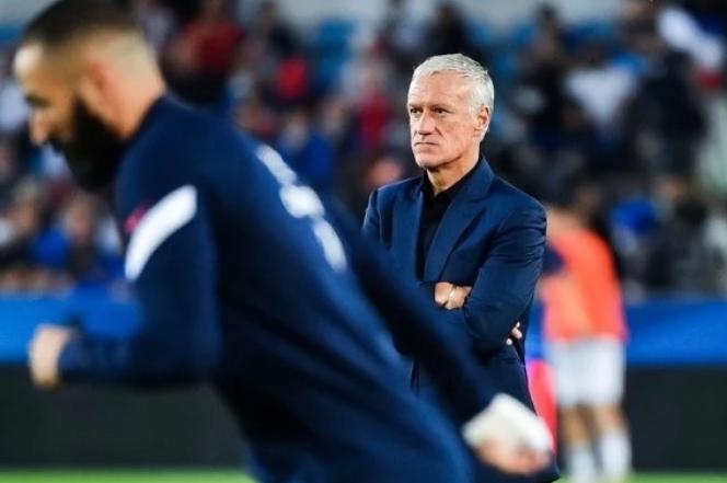 为感恩而下跪,因球队输球向球迷下跪道歉