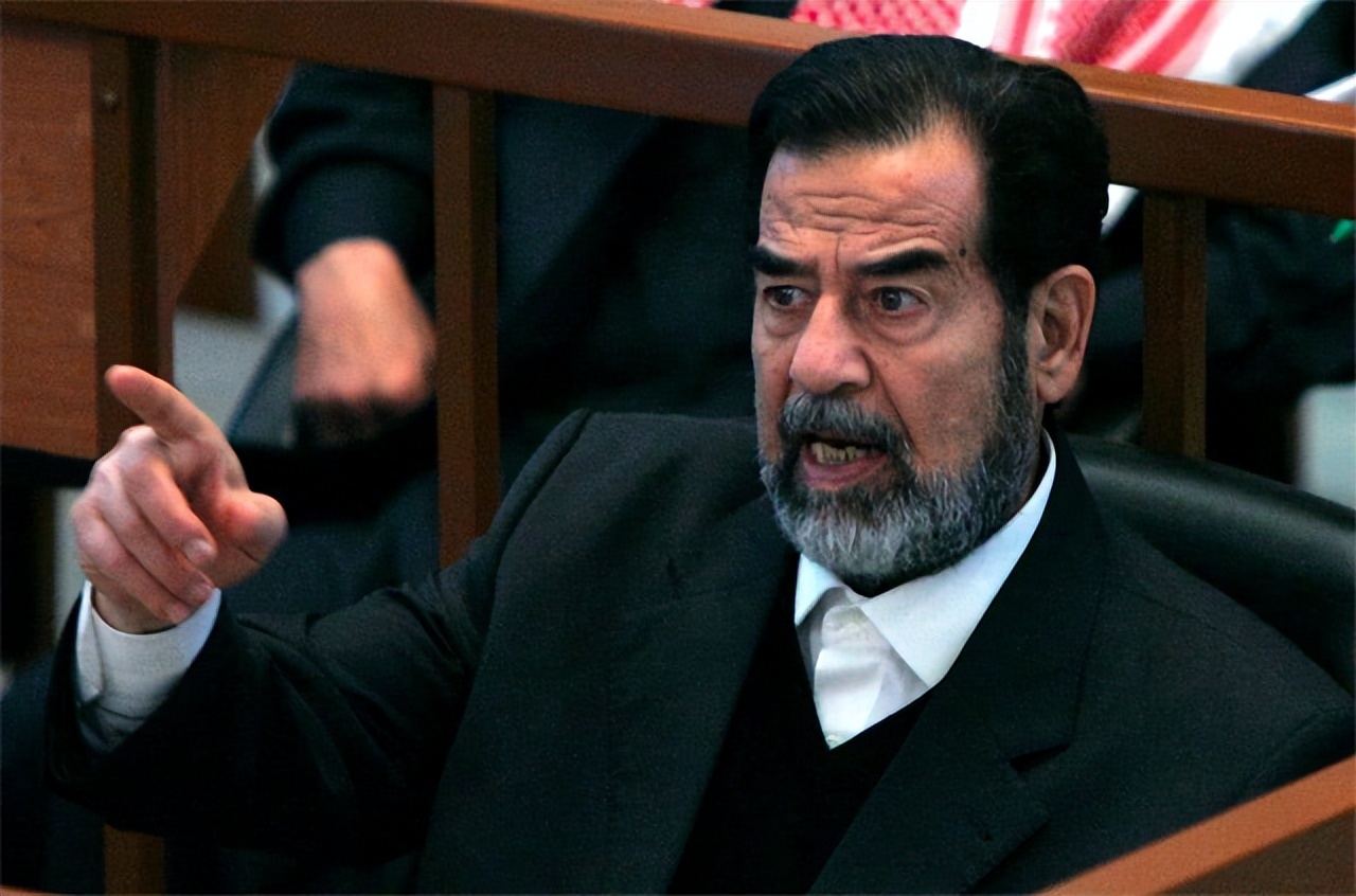 审判萨达姆的法官后来死得更惨,美军绞刑萨达姆合法吗