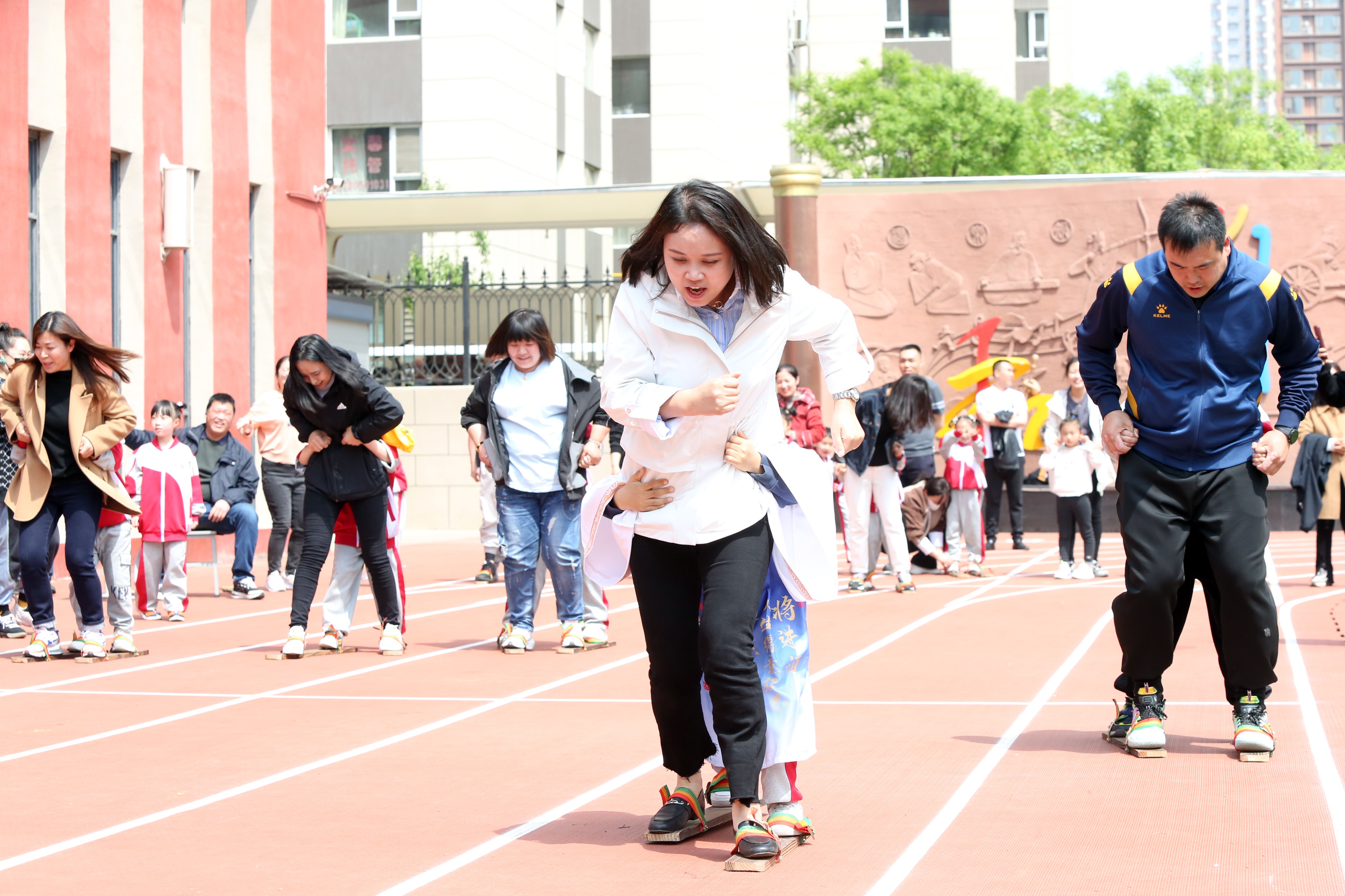 斗争精神迎挑战奋进拼搏创未来——迎泽区双东小学举行春季运动会