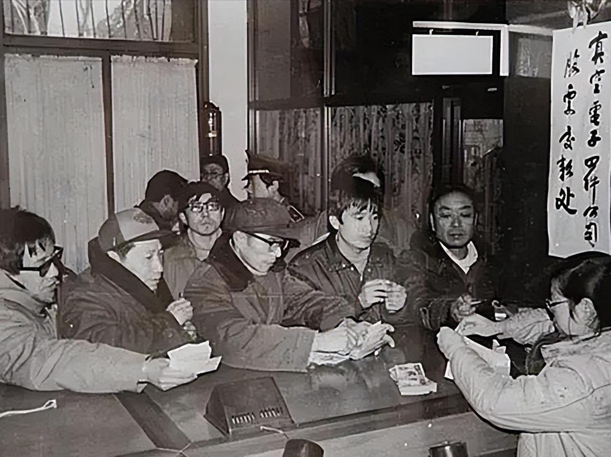 杨怀定是怎样买卖国库券的,杨怀定收购国债卖给谁