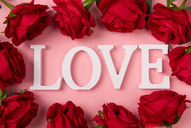 男生总是送我生活用品,男生老是送一些便宜的小礼物