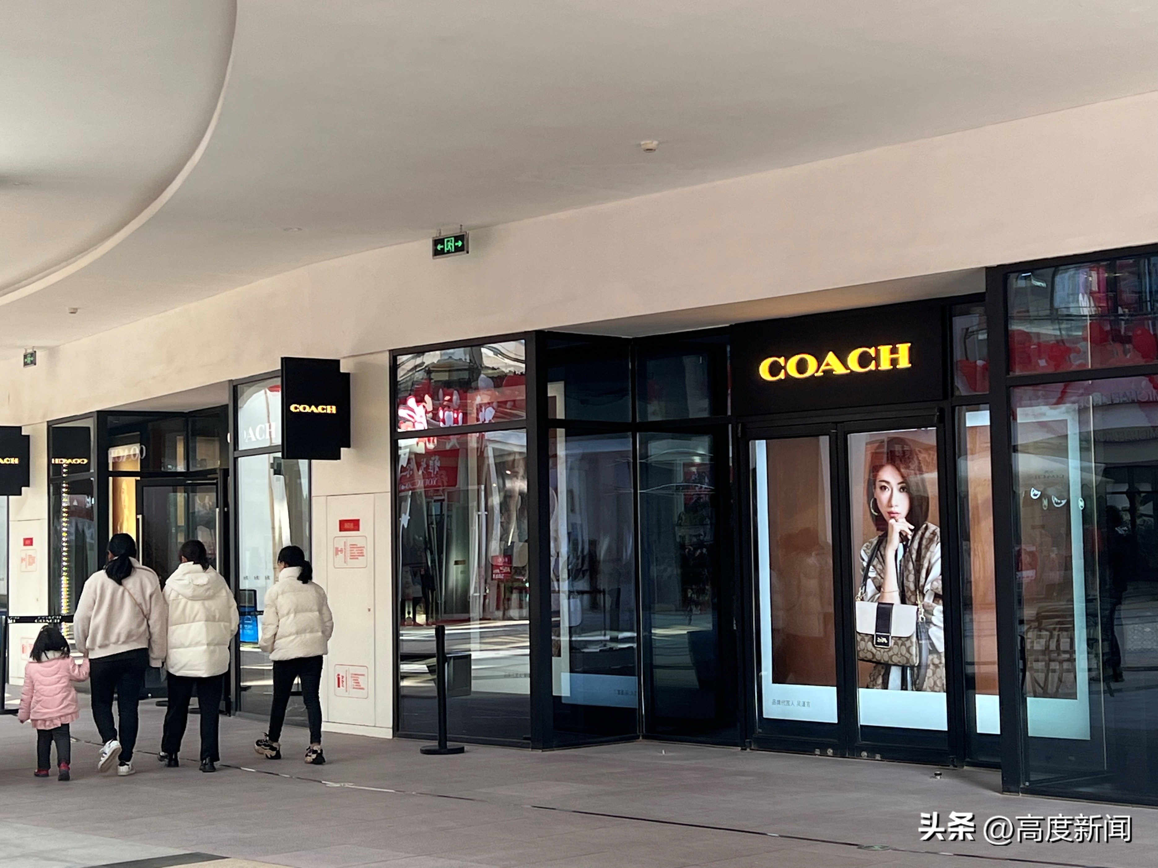 在奥特莱斯买的蔻驰女包是真的吗,在杉杉奥莱买的东西可以退货吗