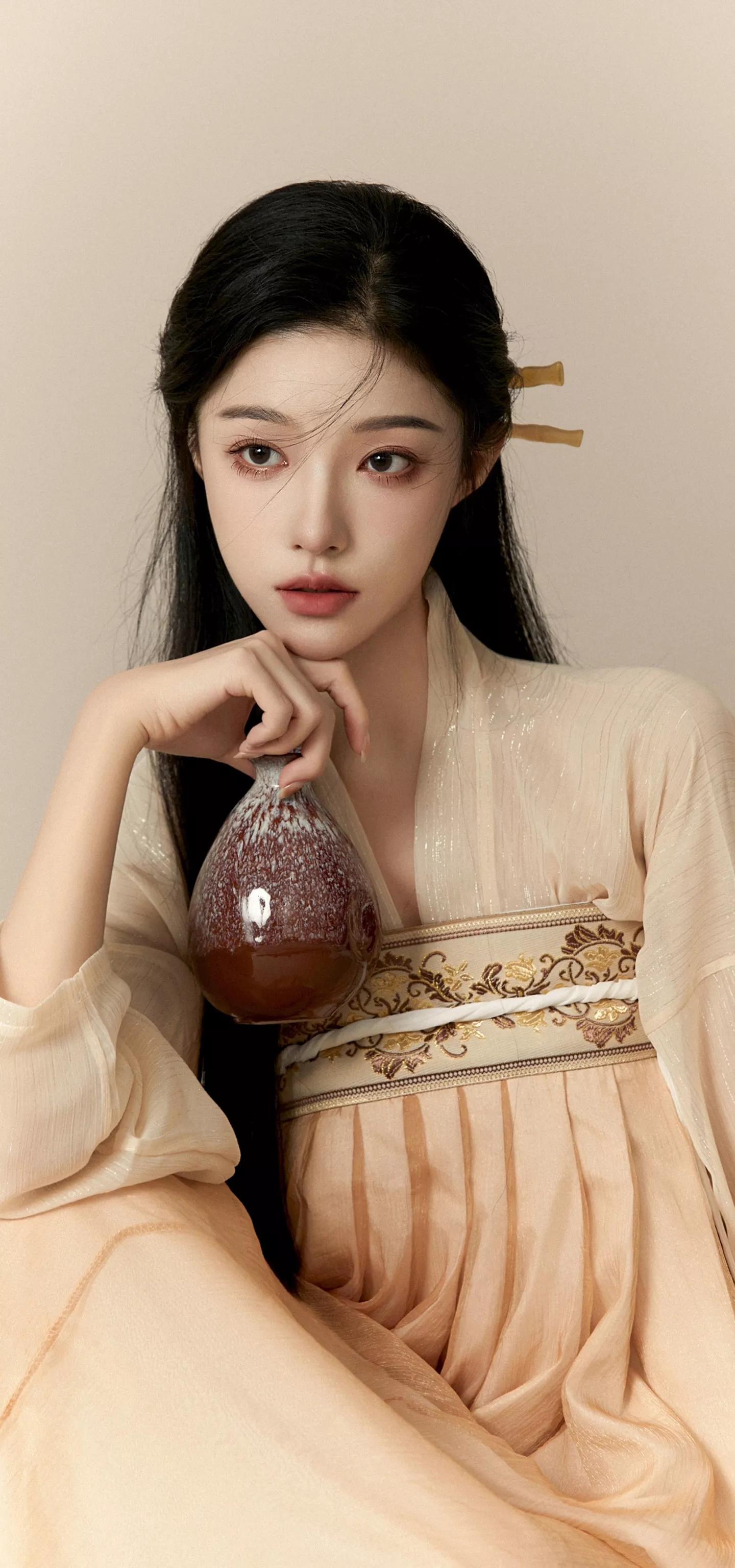 唯美古风金黄汉服美女壁纸,梦回大唐汉服夜景拍摄