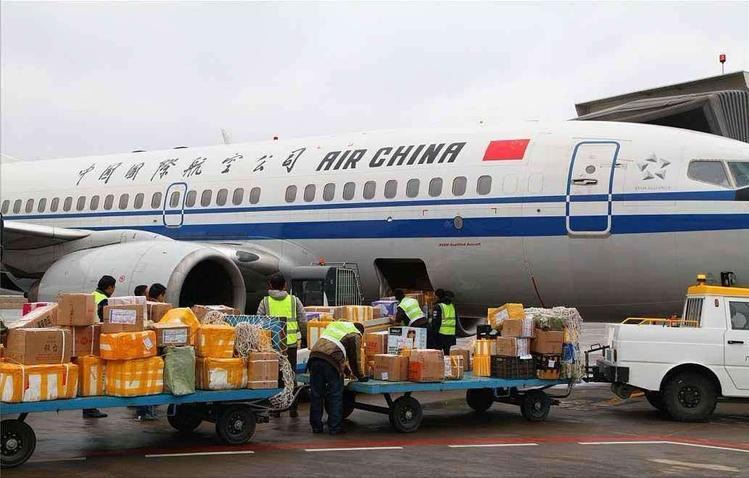 民航飞机靠飞机票赚钱吗,航空公司靠飞机票能盈利吗