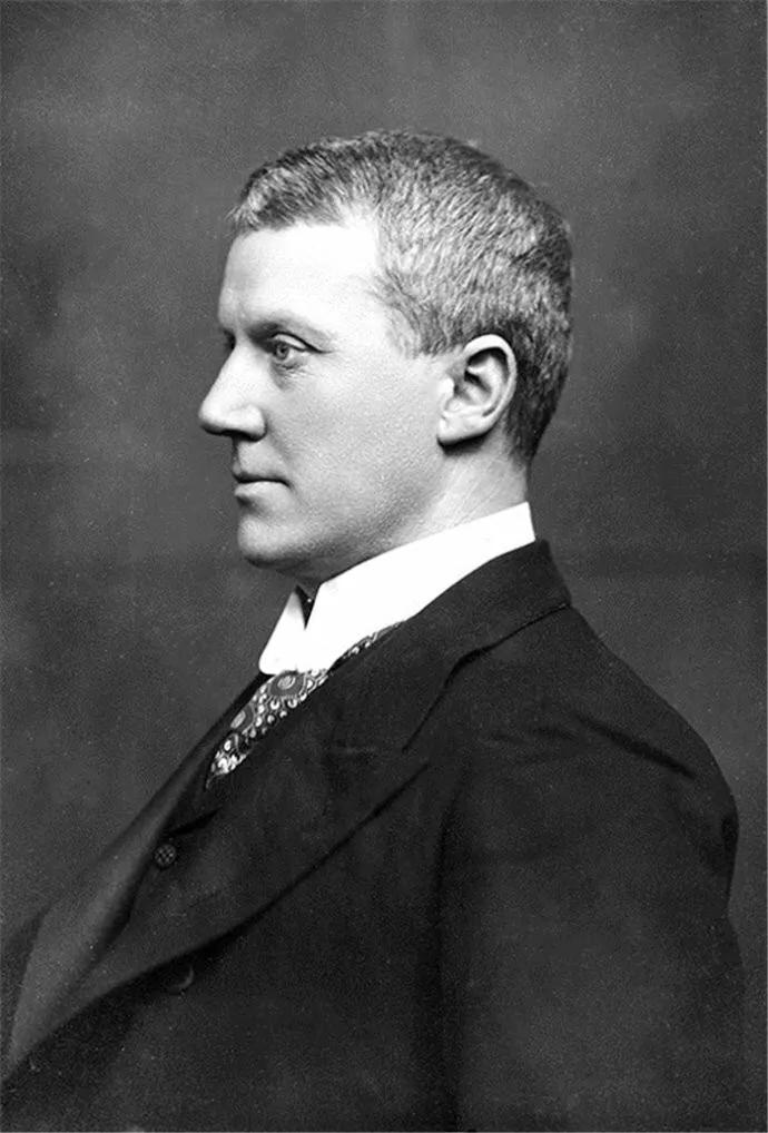 清朝被八国联军抢走的珍贵古籍 (清朝的四库全书和明朝的永乐大典)