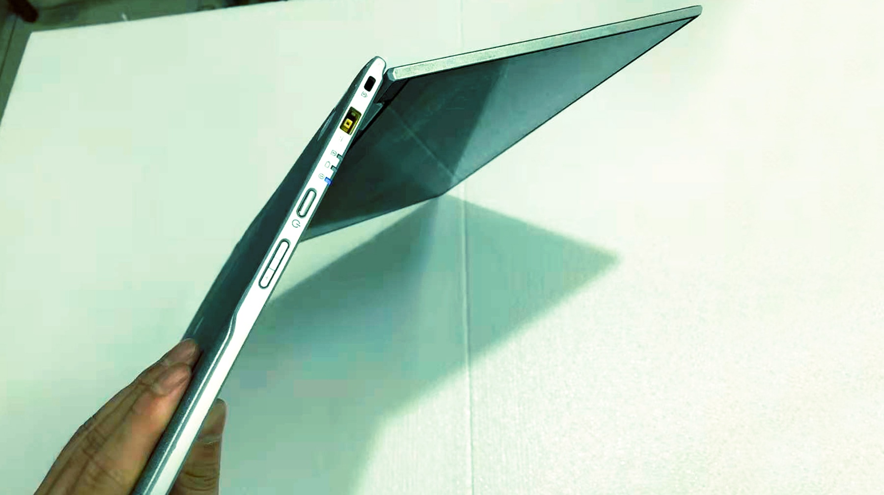 金属质感的二手笔记本,金属机身笔记本