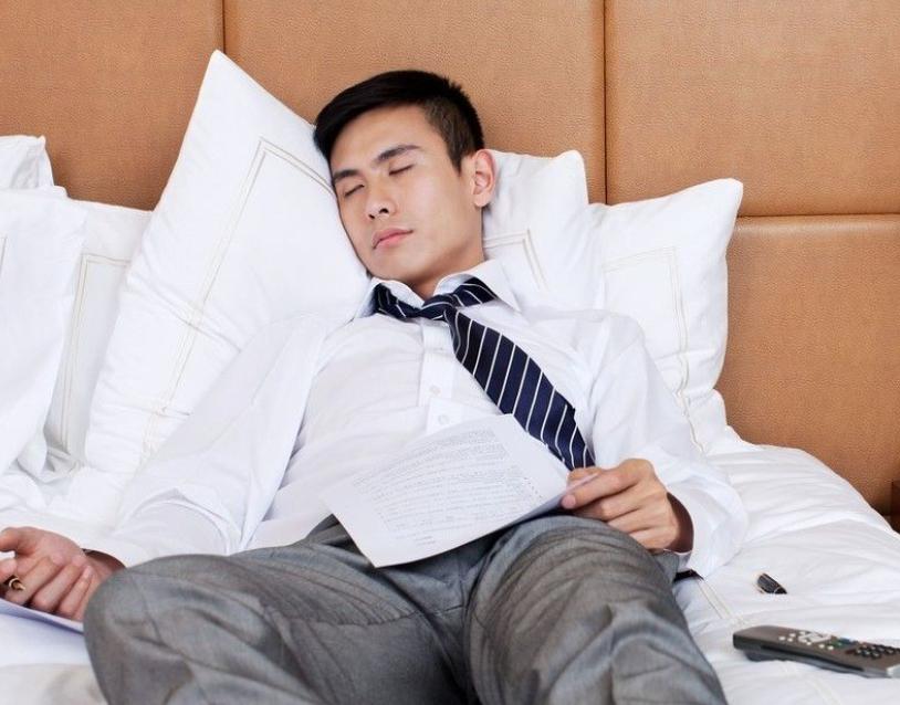 基于“肾虚、湿浊”理论，来探讨多系统萎缩的病机特点及治法