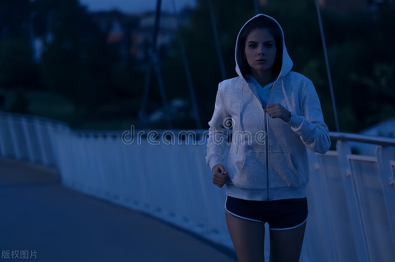 跑步是在跑步机上好还是户外好,跑步机跑步和户外跑步哪个效果好