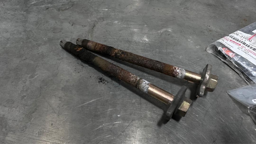 03年丰田霸道全车翻新多少钱,2004款丰田霸道拆车视频