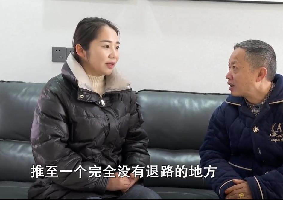 男子出车祸妻子放弃治疗,丈夫出车祸双目失明妻子不离不弃