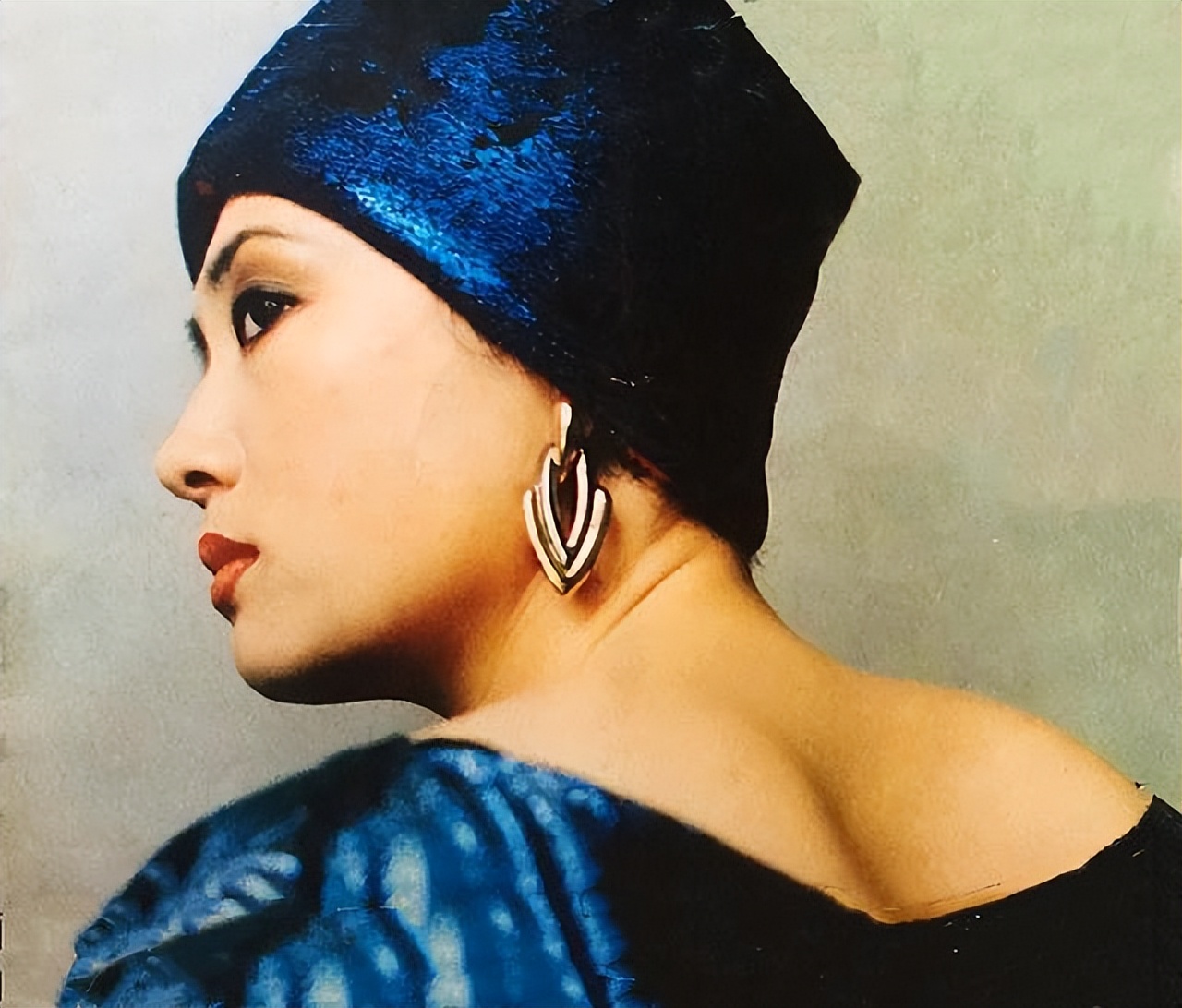 阔别内娱22年，一回归就成“妈圈顶流”，这位“挂历女神”有多牛