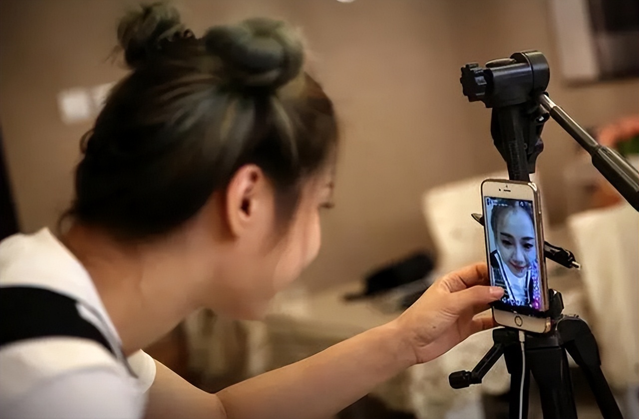 兼职主播怎么赚钱新手入门,兼职主播能赚钱吗