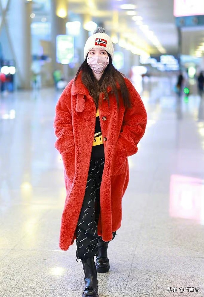 女明星爱穿大衣吗,为什么女明星喜欢穿西装