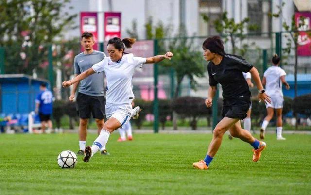 女足为什么没有男足待遇高呢,男足薪水比女足高吗