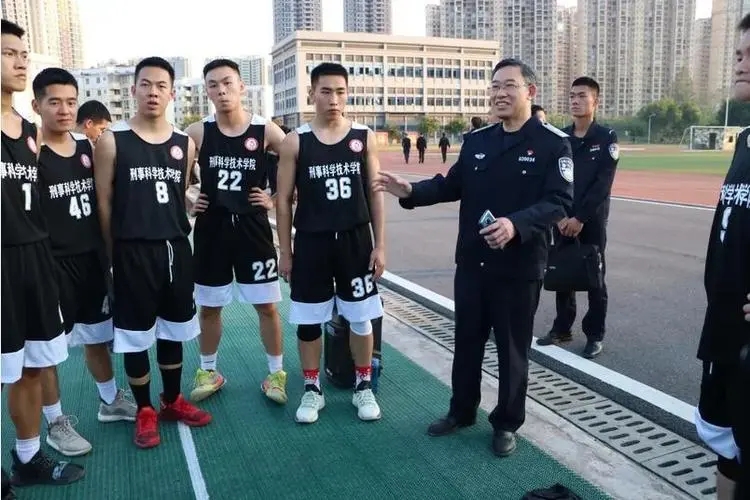 阿泰斯特打架事件,阿泰斯特被球砸