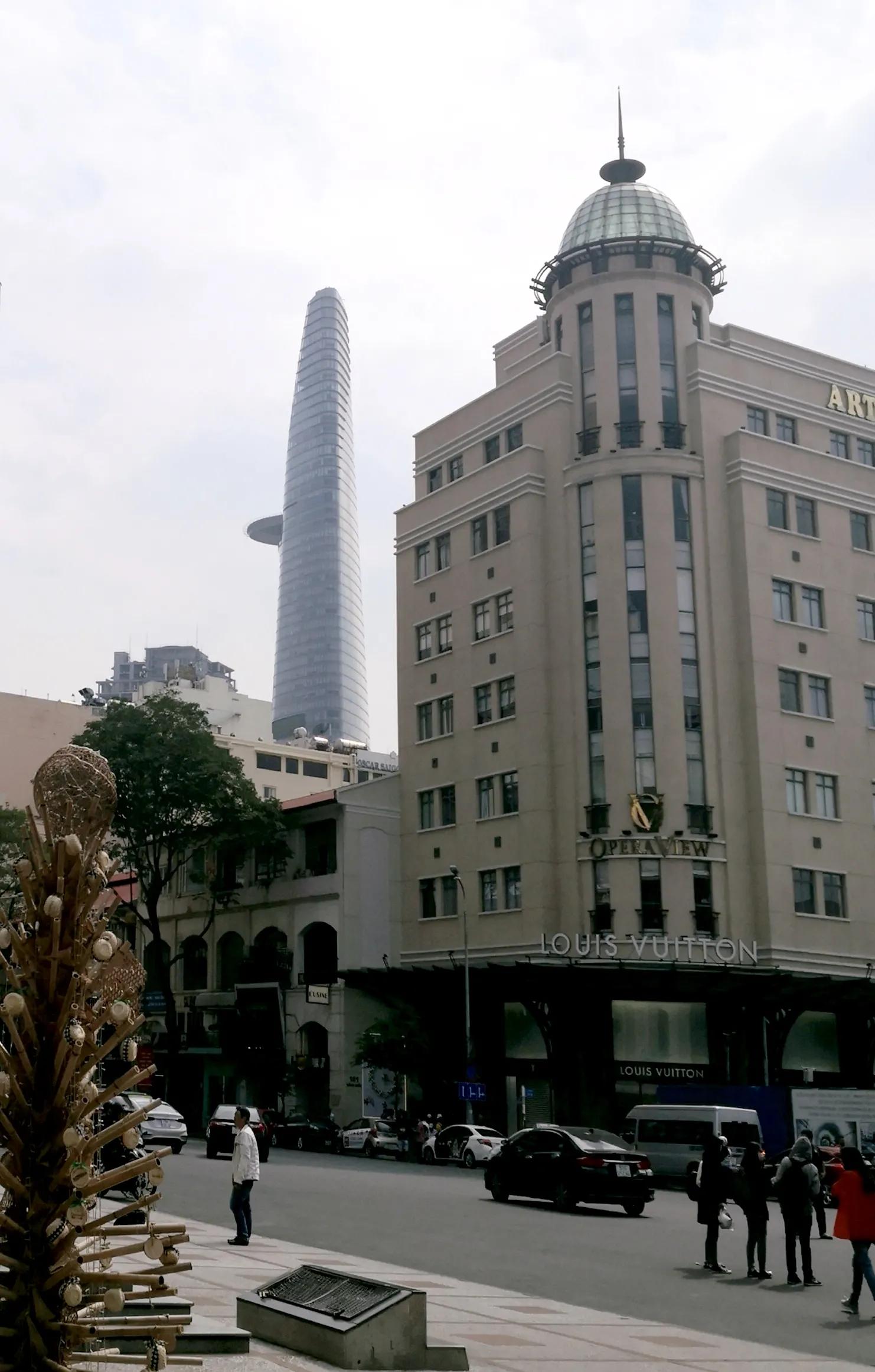 国足被轰现场,国足被越南打到的视频