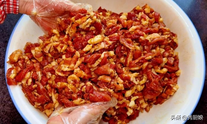 灌好的香肠怎么晒更好吃,晾好的香肠煮香肠的正确方法