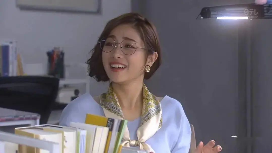 临近春节，兔子灯爆红，打工人又开始摆摊做副业了？