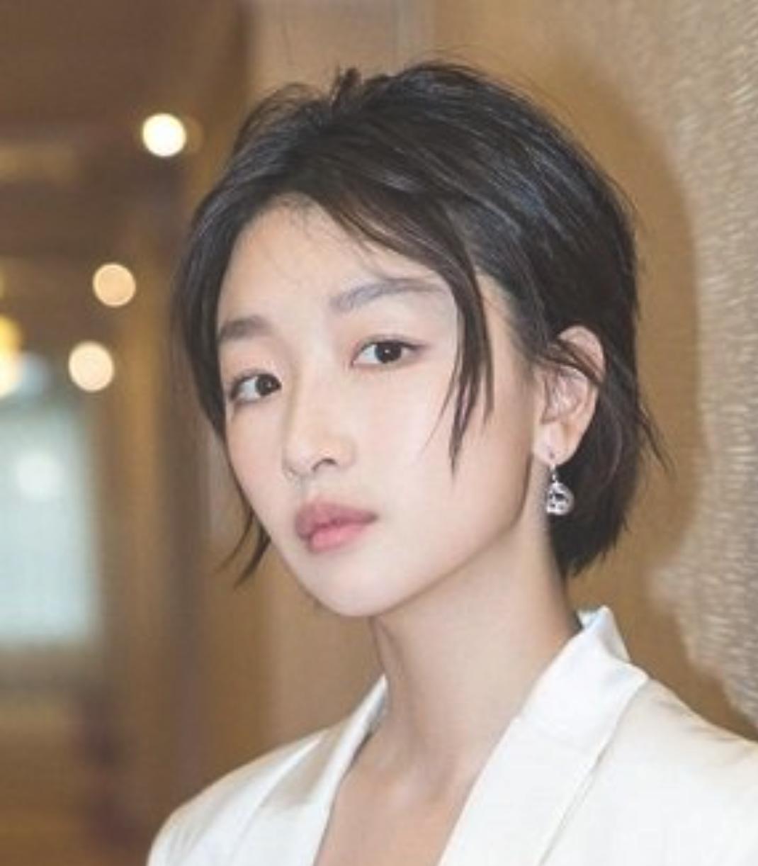 脸尖的女生适合什么发型,脸尖剪怎样的发型好看