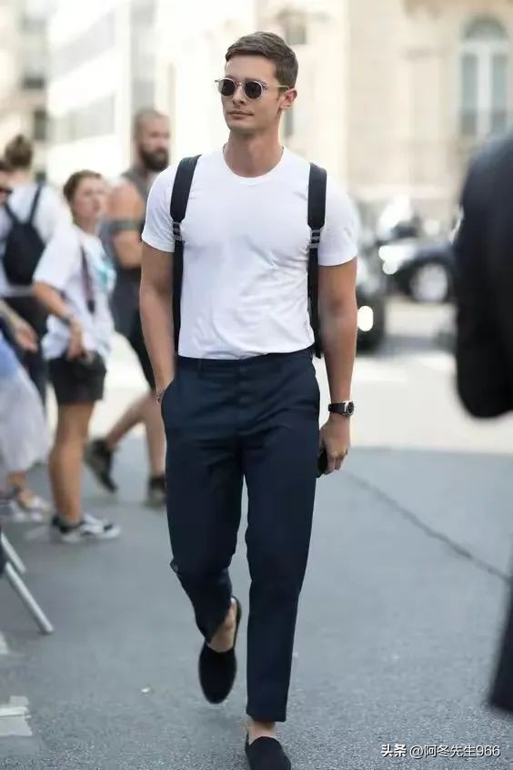 男士冰丝短袖t恤圆领,男士商务休闲短袖t恤搭配技巧