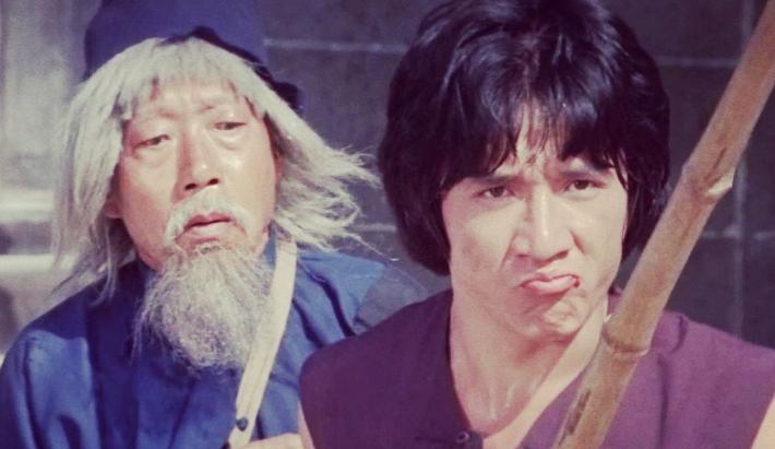 同样是成龙基因，把林凤娇儿子和吴绮莉女儿一对比，差距就出来了