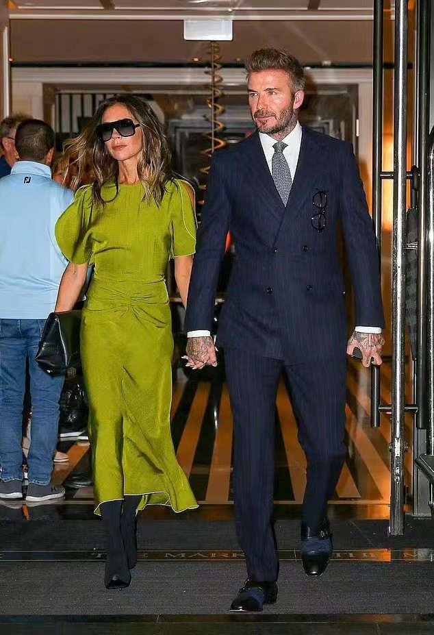 小贝和贝嫂露脐装,贝嫂和小贝秀恩爱视频