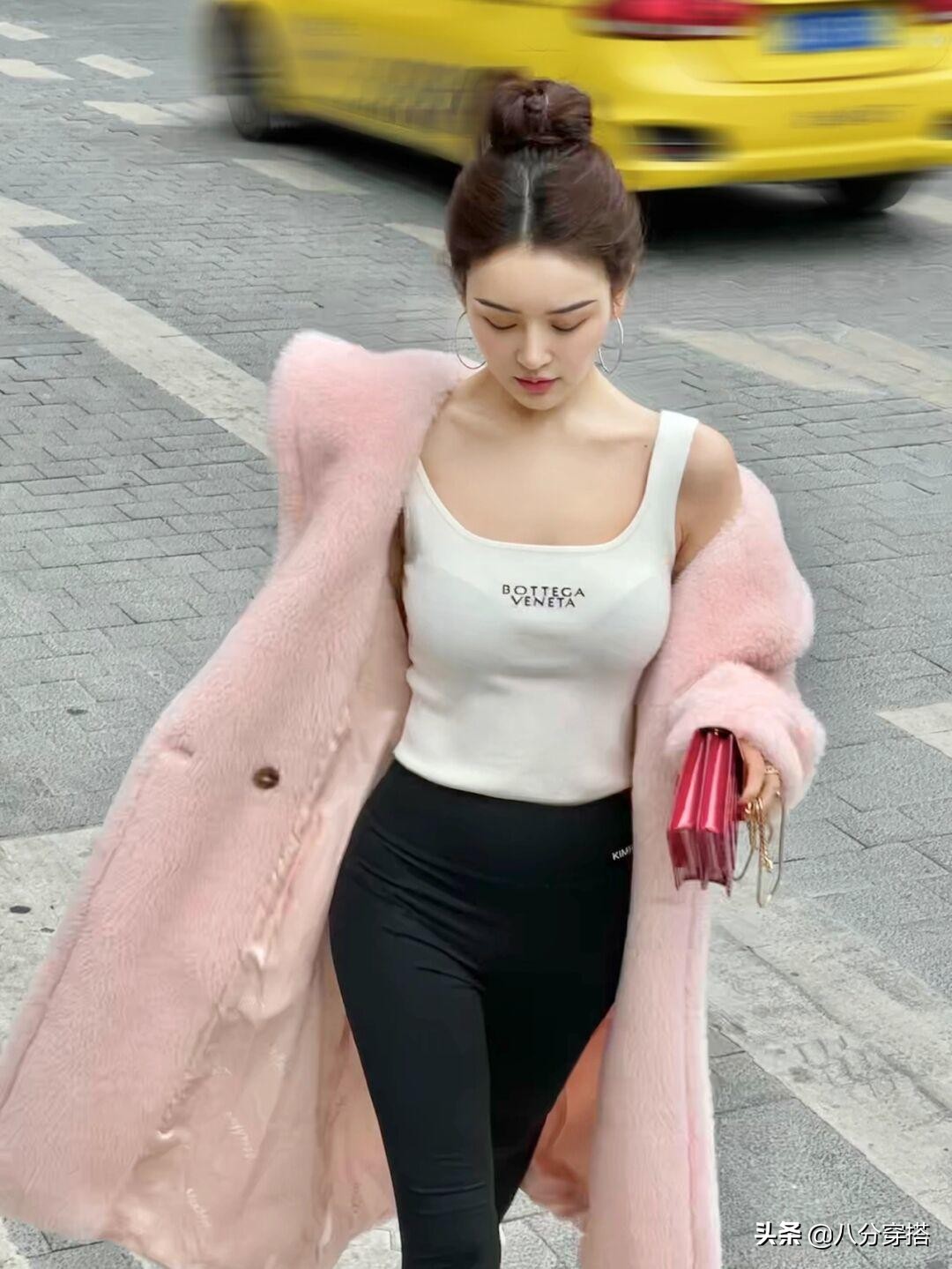 棕色泰迪熊大衣怎么穿出高级感,泰迪熊大衣哪个颜色最流行