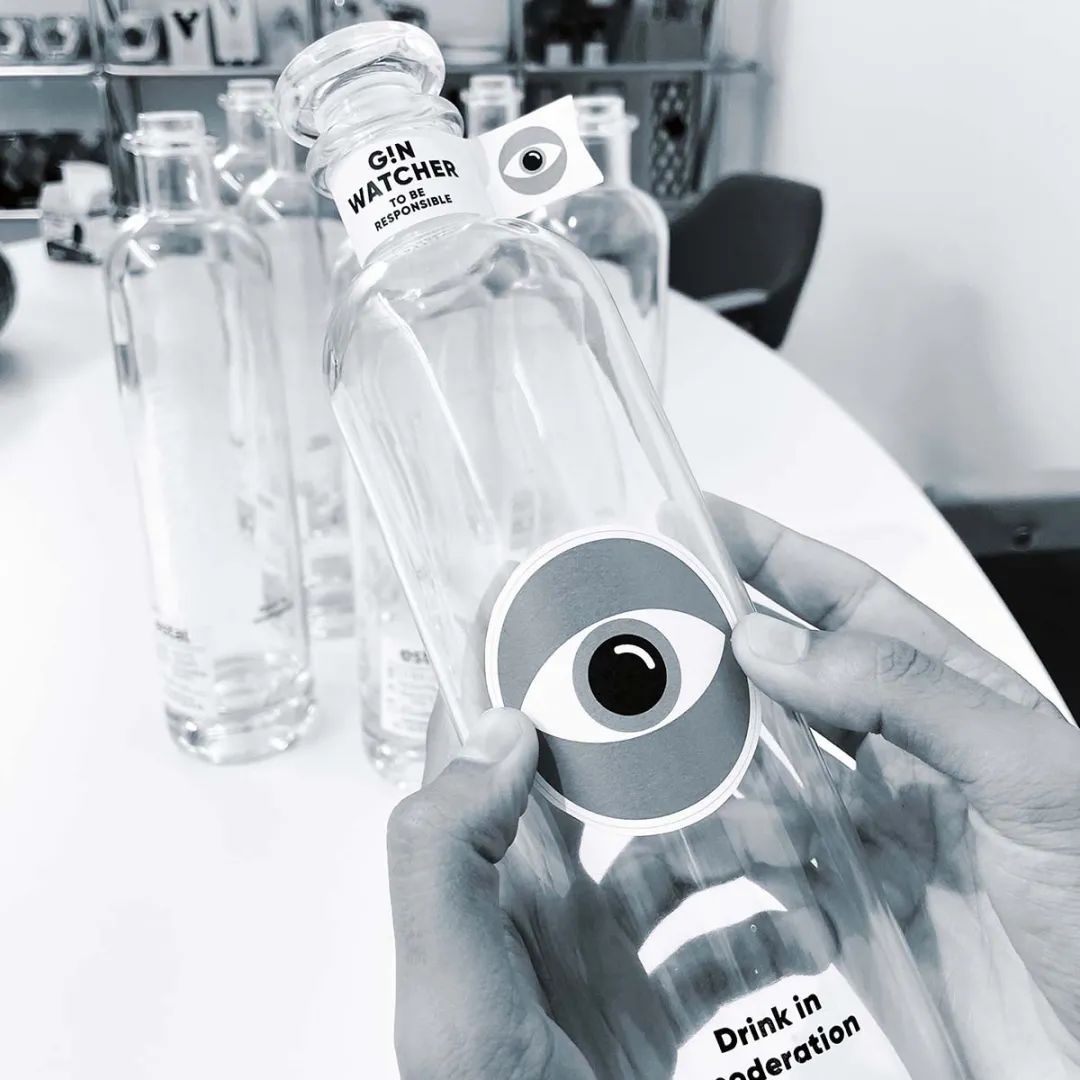 包装颜值／商业感固然重要／消费者观感、触感、情感等也需要重视