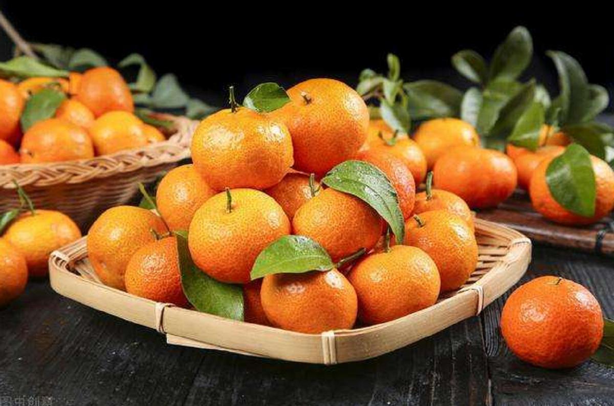 砂糖橘吃多会变黄，好吃到停不下来，究竟是何原因又该怎么办呢？