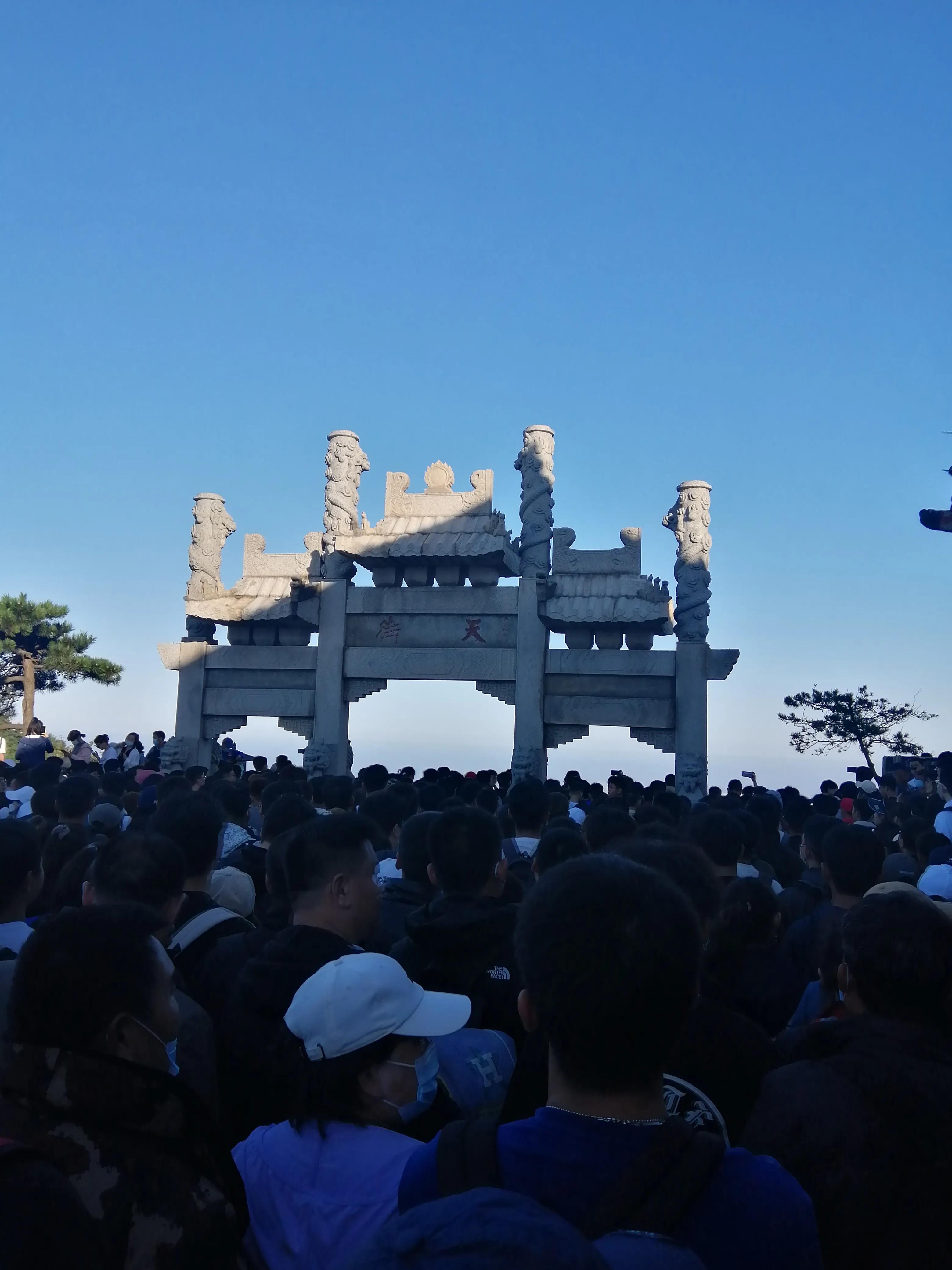 夜登泰山观日出最详细攻略,爬泰山看日出日落赏泰山美景