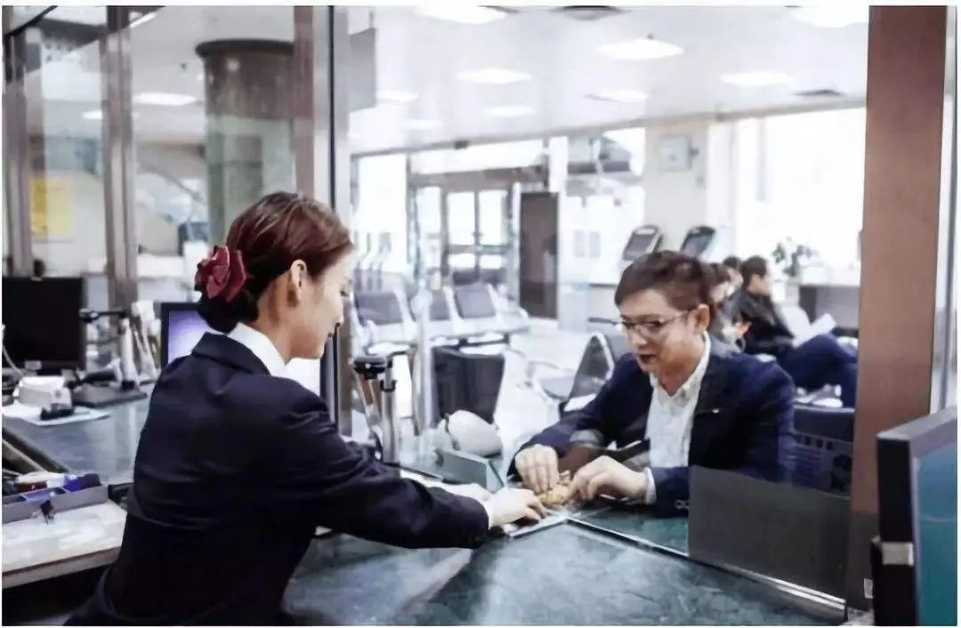 手机银行转账转错信用卡怎么追回,银行误转100万银行没责任吗