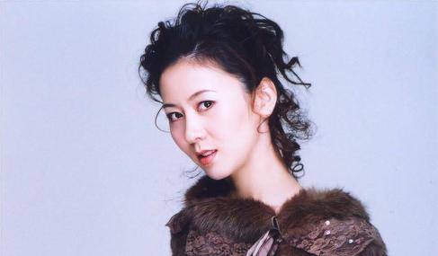 事实证明，为了钱选择当“裸模”的汤加丽，已经走上了另一条大道