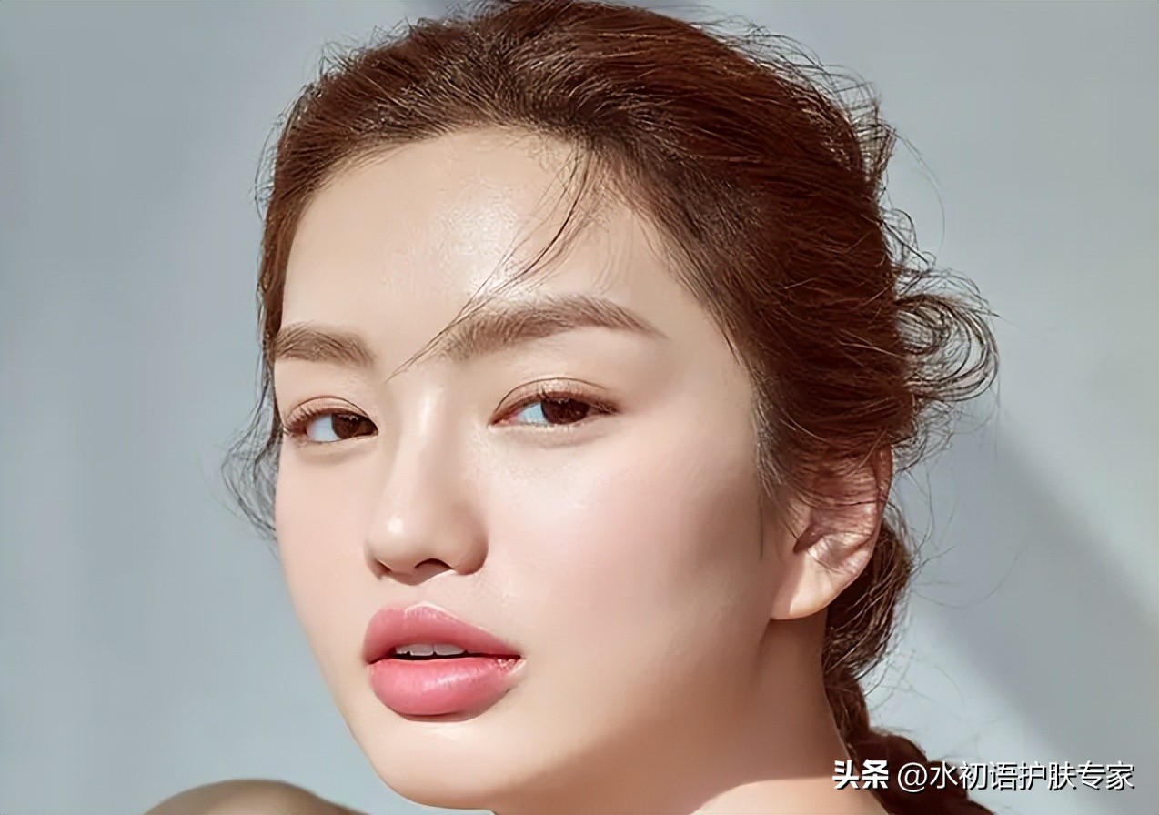 暗沉起皮毛孔大用什么护肤,皮肤油毛孔粗大暗黄用什么护肤品