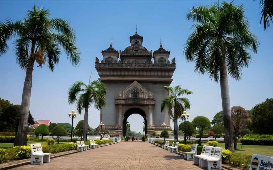 我国周边一个穷国家，200块租“美女导游”，游客：服务很周到