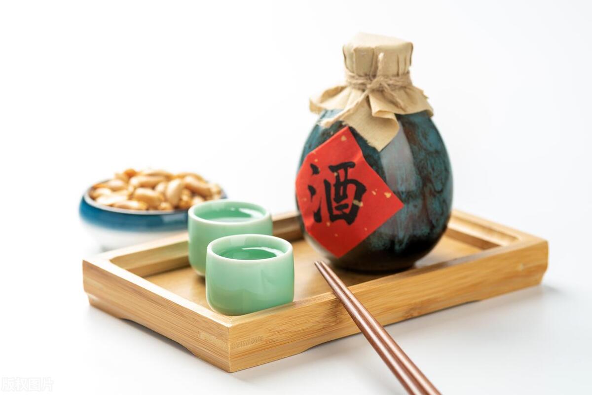 中国白酒啤酒红酒市场占比,2017年白酒企业营收排行榜前十名