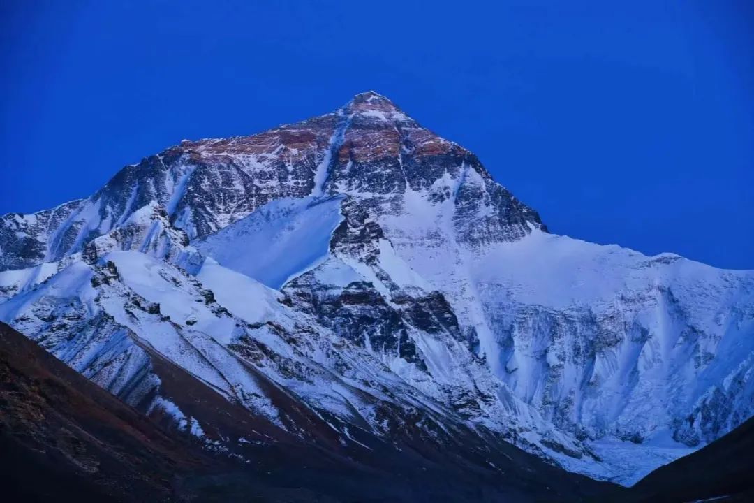 珠峰顶部发现微塑料,珠峰救回的刘群英