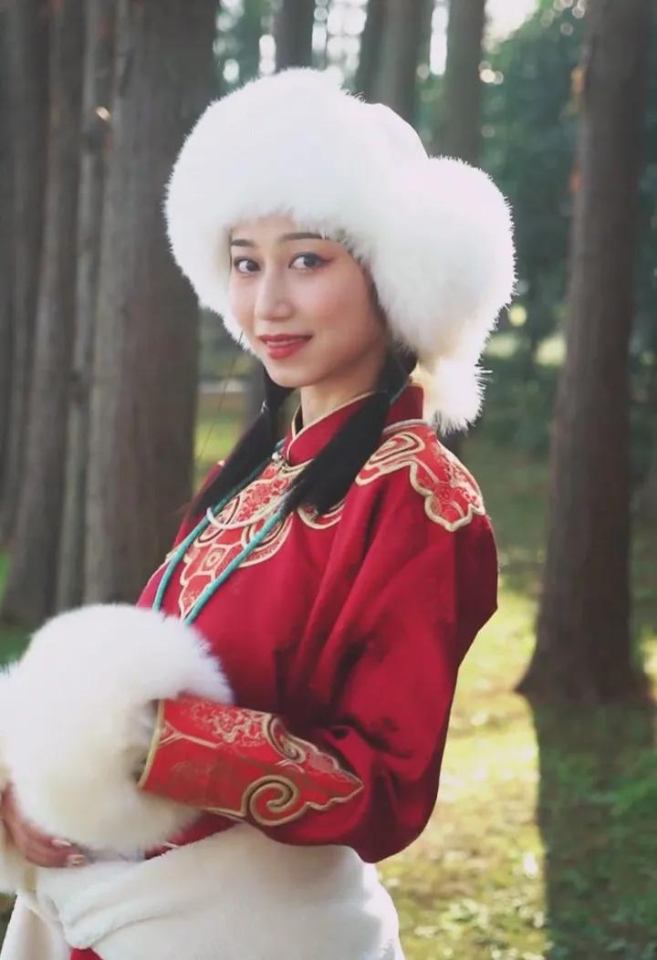 五十六个民族服饰傈僳族,五十六个民族代表服饰图片