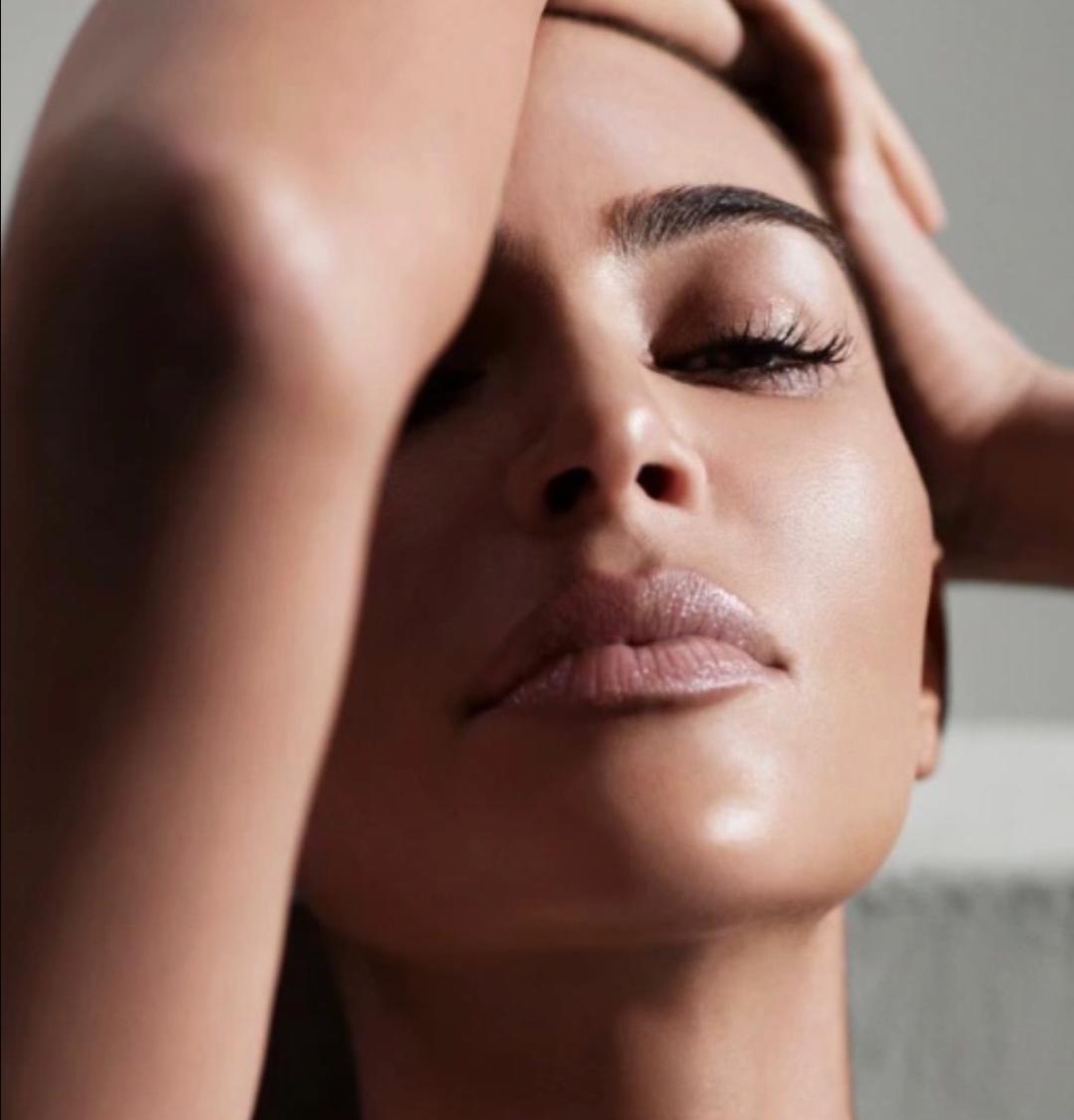 一件塑身衣撑起300亿估值，她是全球最会做生意的女网红