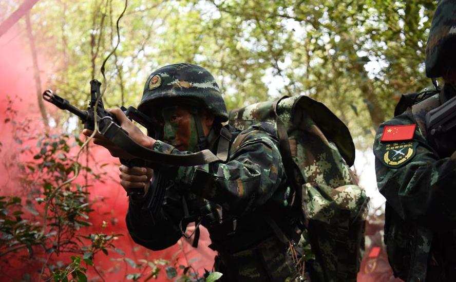 张豪身中18枪抓劫匪纪录片,19岁武警战士身中13弹仍擒获歹徒