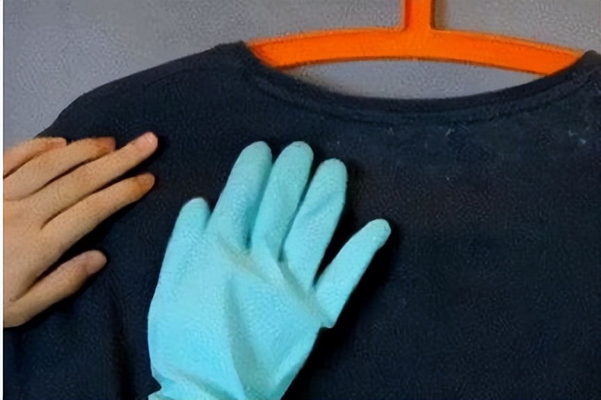 黑色衣服粘毛怎么处理小技巧,衣服粘毛小技巧