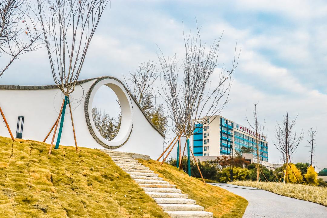 校企合作共建实训基地,校企专业共建