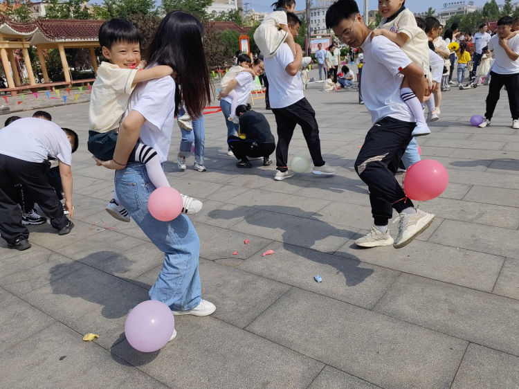 幼儿园亲子运动会主题大手牵小手,小手拉大手运动会