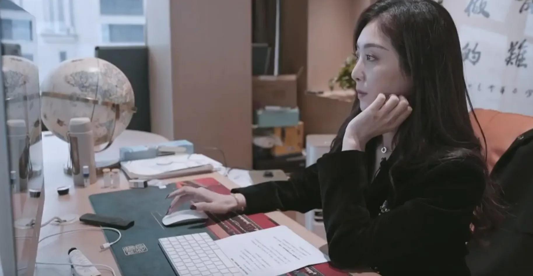 女模特10万元养三胞胎,30岁女模特生下三胞胎