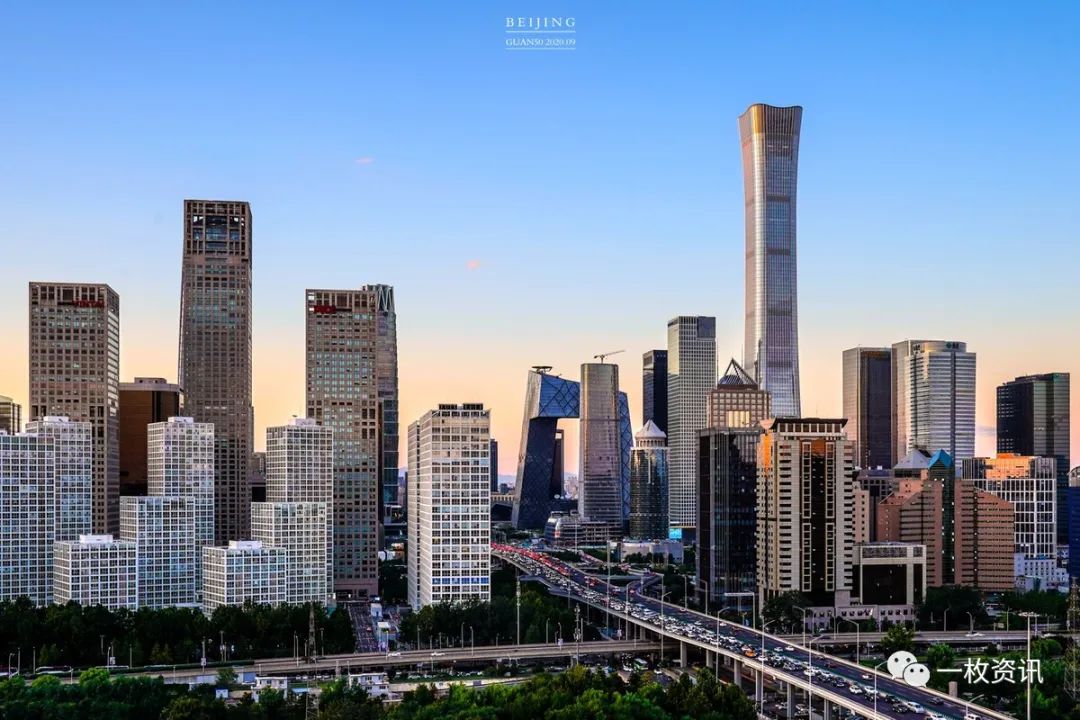 秋高气爽的北京城游人如织,秋高气爽北京骑行